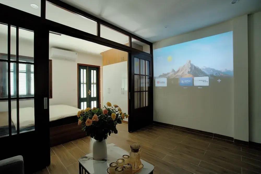 De Mei House 0*