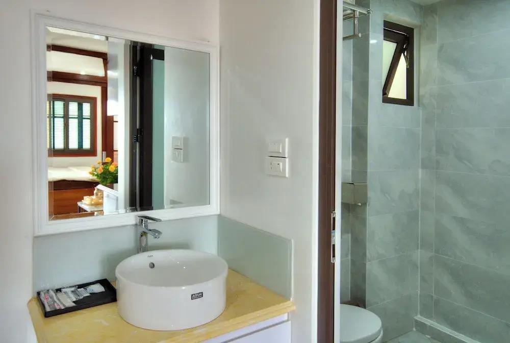De Mei House 0*