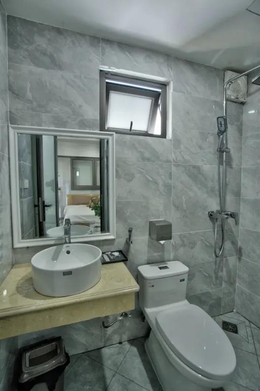 De Mei House 0*