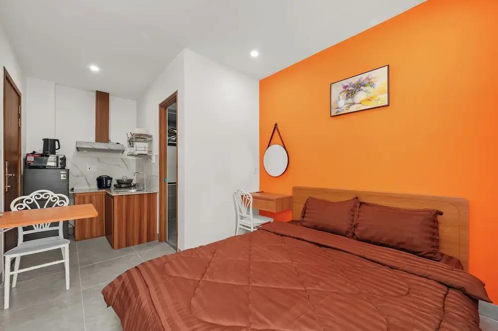 Saluton House 0*