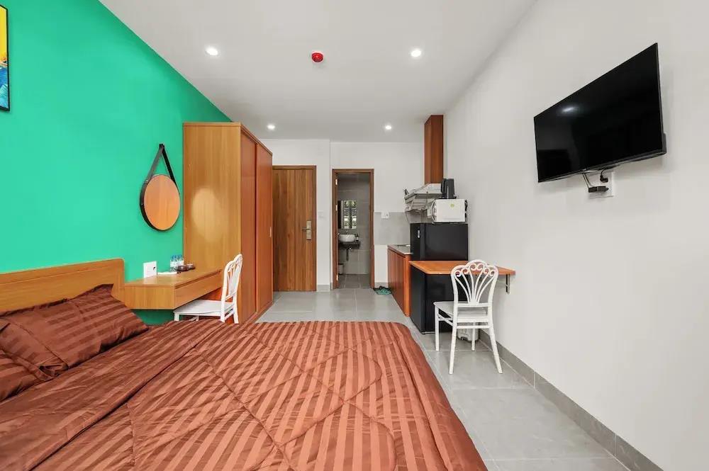 Saluton House 0*