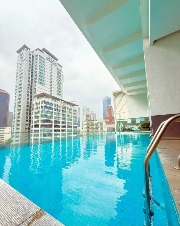 Crystal Suites At Ramada Hotel 4*