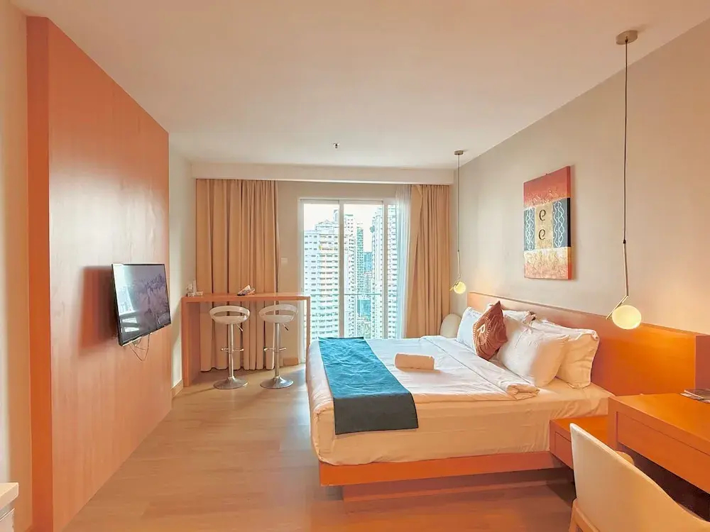 Crystal Suites At Ramada Hotel 4*