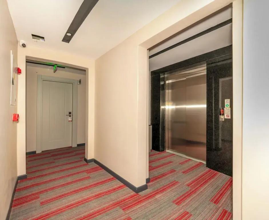 Hilltown Airport Hotel 0*