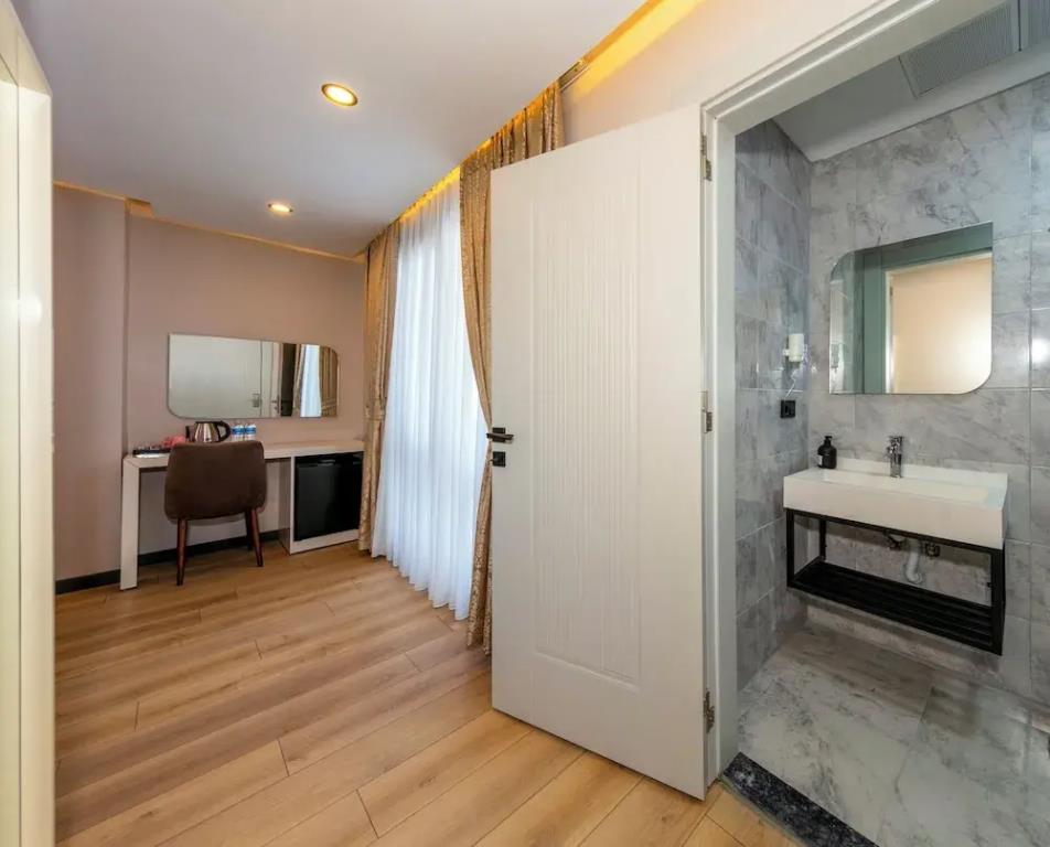 Hilltown Airport Hotel 0*