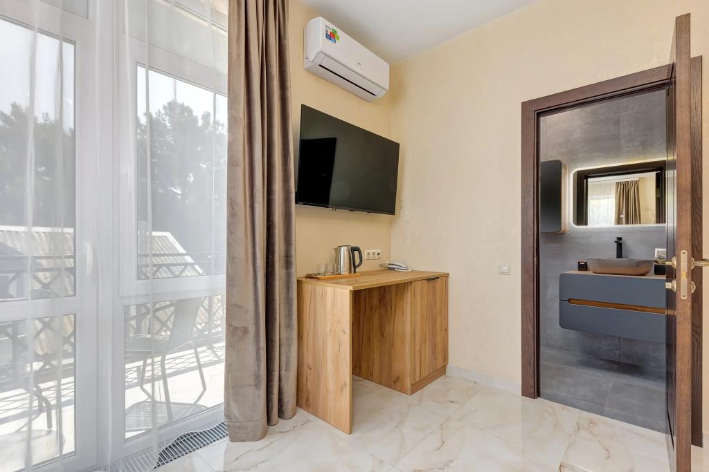 Menua Hotel 0*