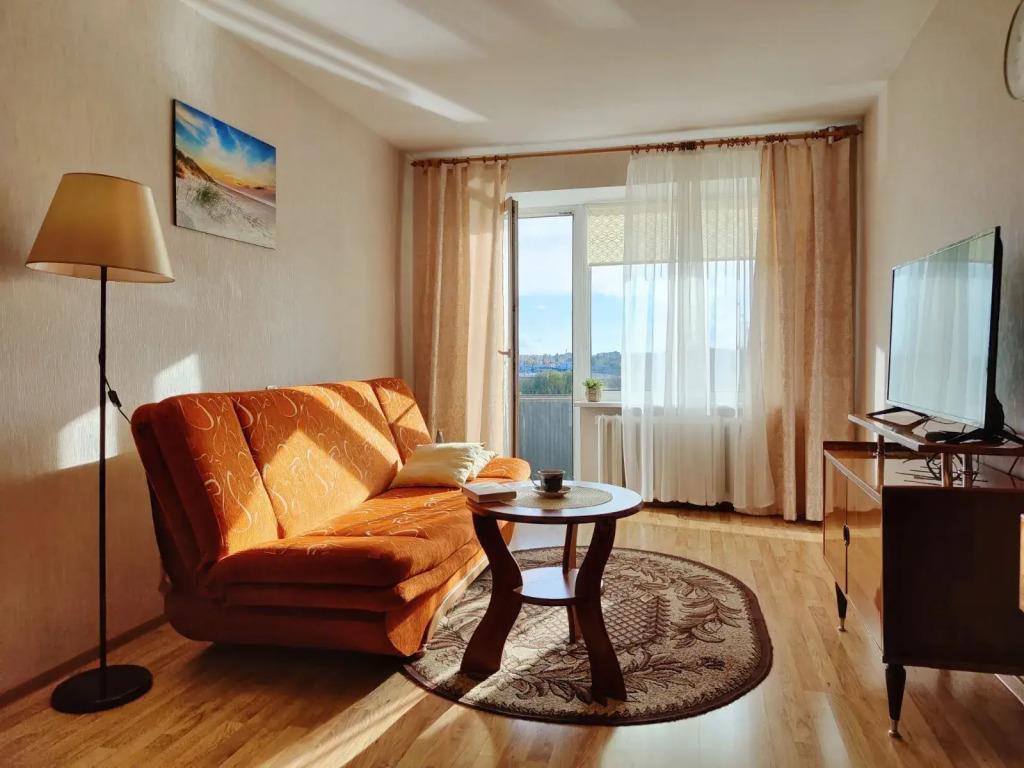 Na Naberezhnoy Admirala Tributsa 65 Flat 0*