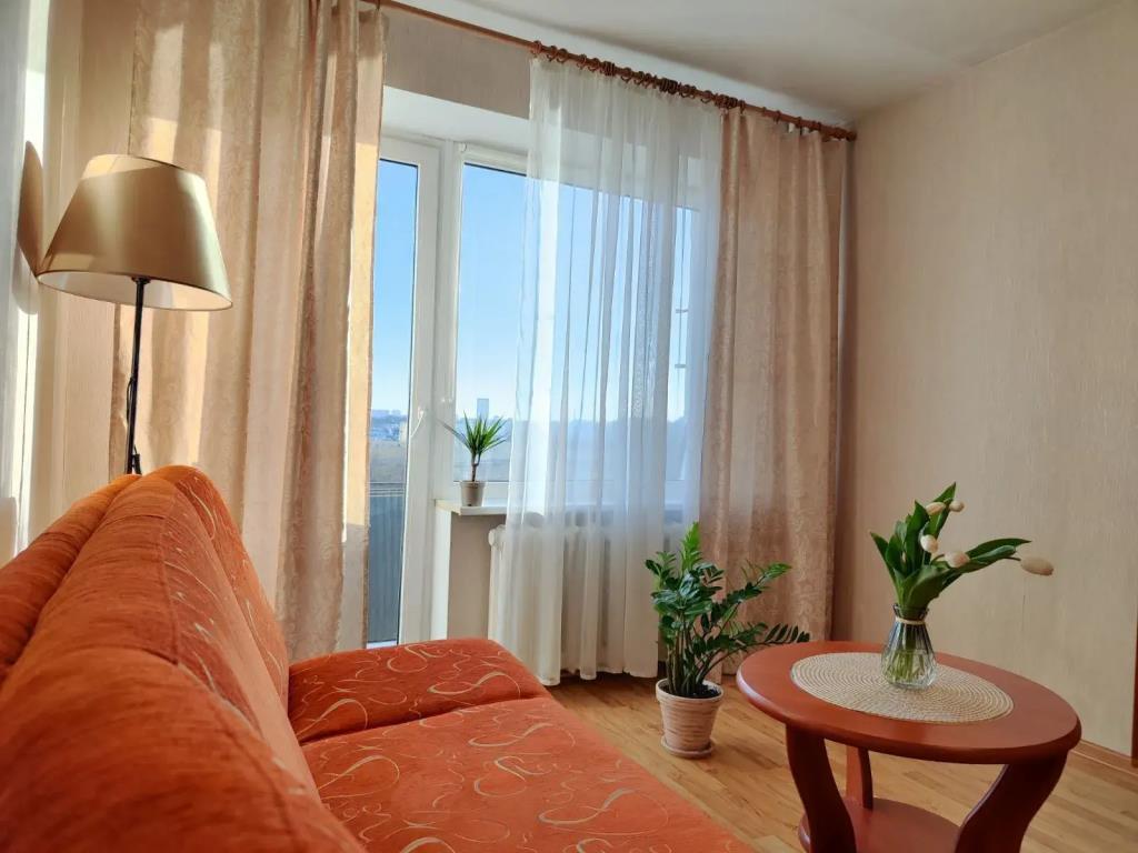 Na Naberezhnoy Admirala Tributsa 65 Flat 0*