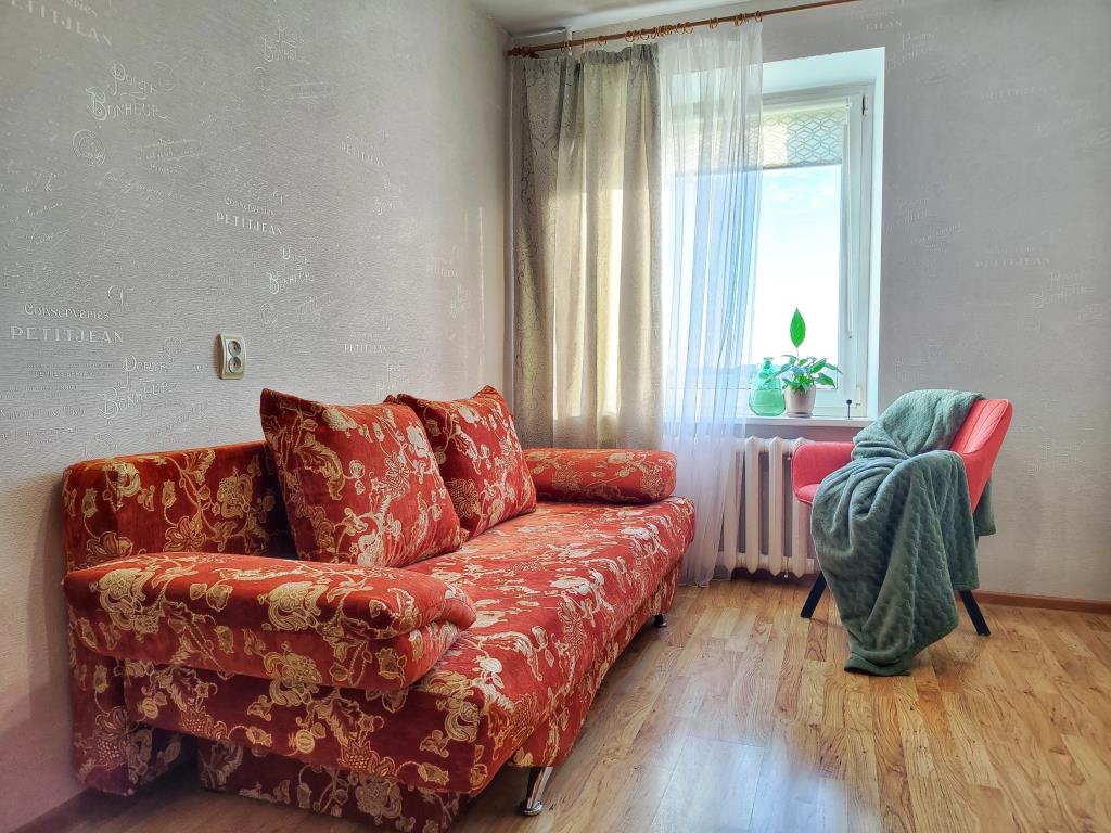 Na Naberezhnoy Admirala Tributsa 65 Flat 0*