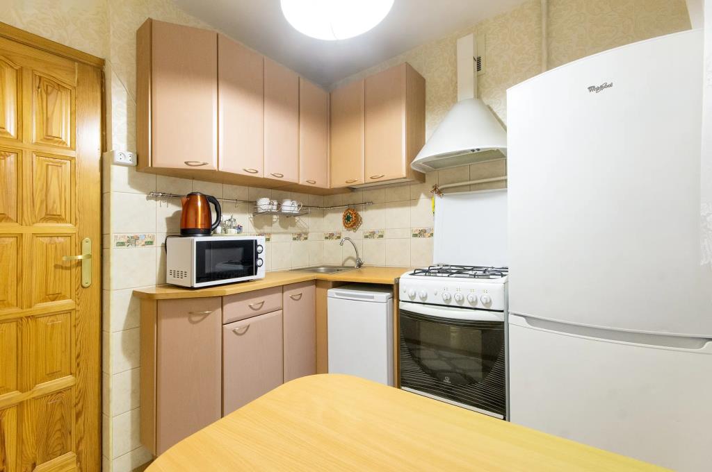 Na Naberezhnoy Admirala Tributsa 65 Flat 0*