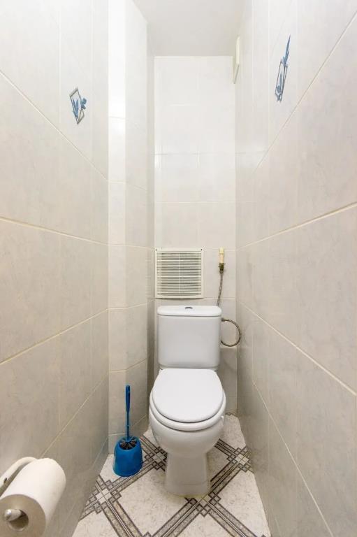 Na Naberezhnoy Admirala Tributsa 65 Flat 0*