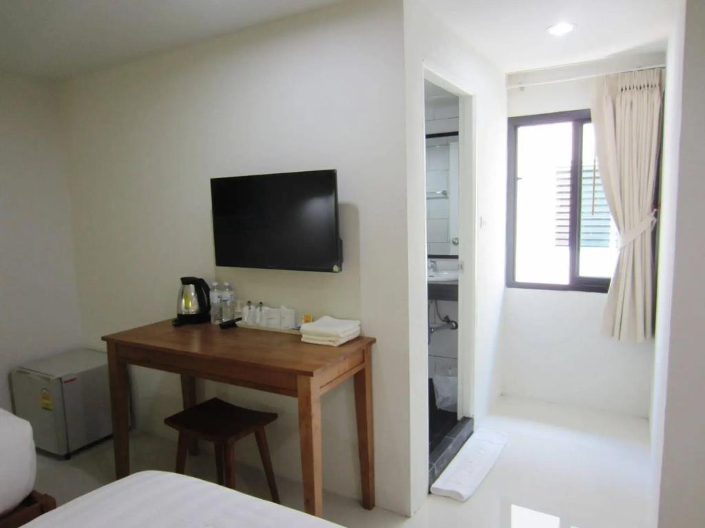 Tiya House Rooms & Cafe 3*