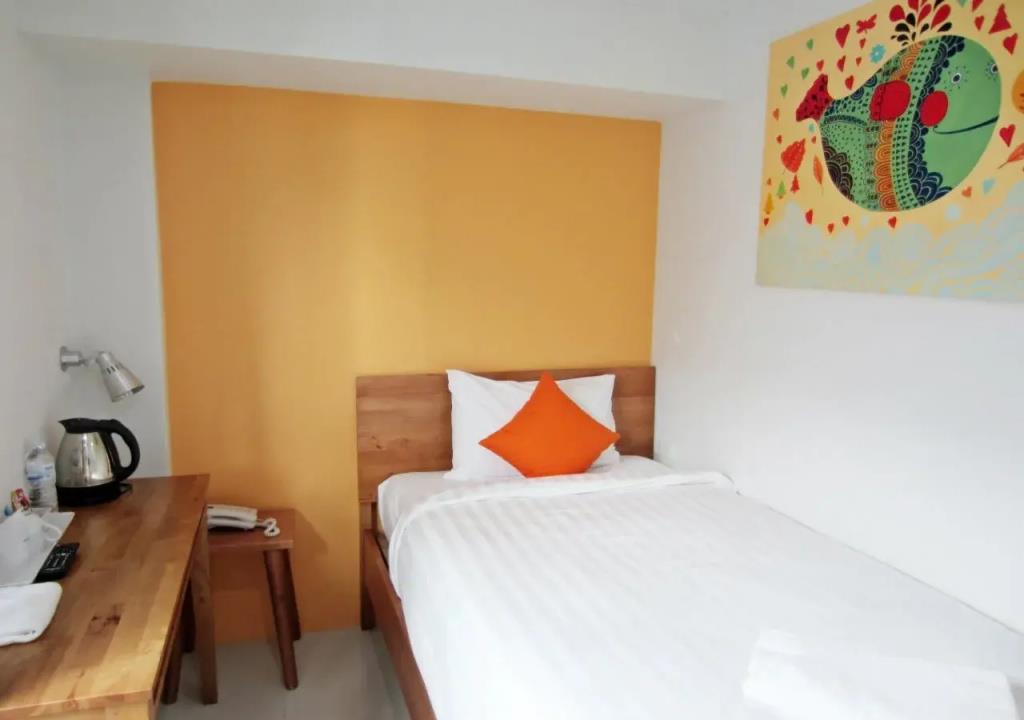 Tiya House Rooms & Cafe 3*