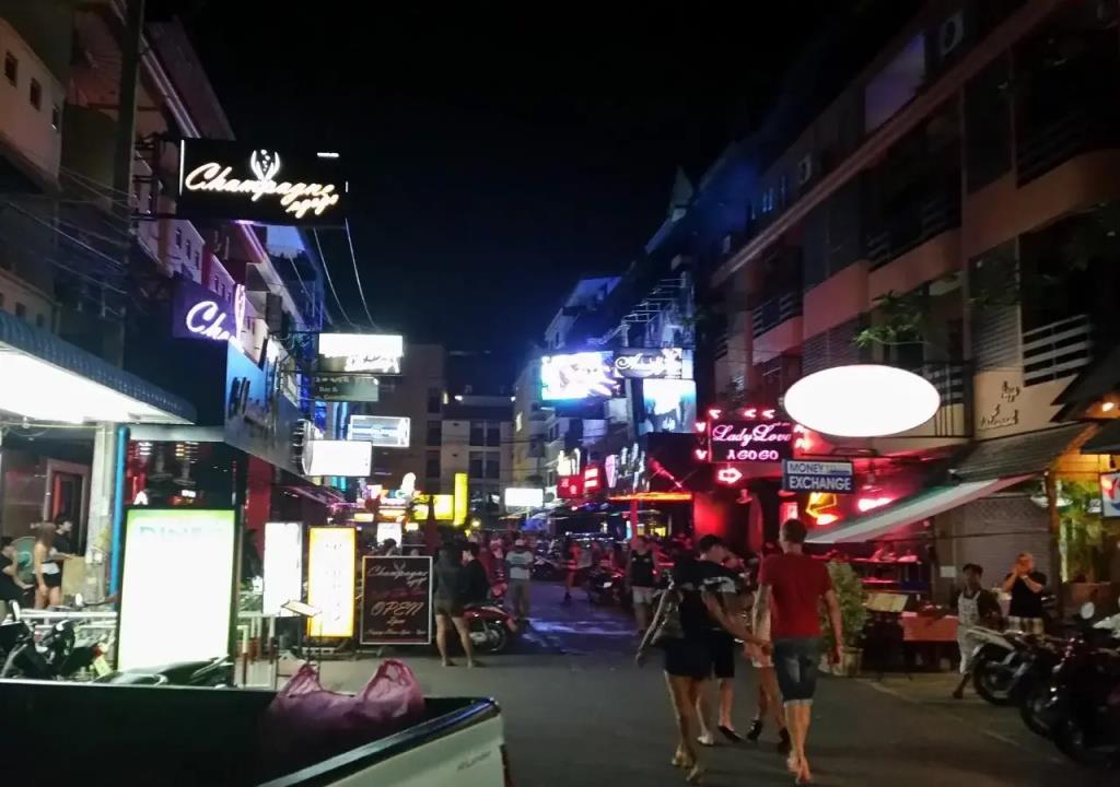 Nemo's Guesthouse and Massage 2*