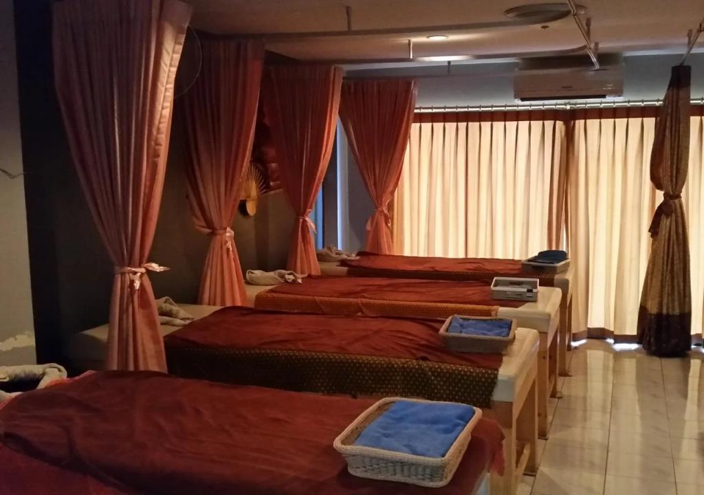 Nemo's Guesthouse and Massage 2*
