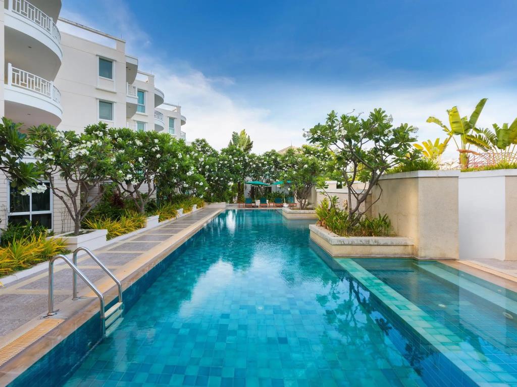Baan Poolom Beachfront Condominium 0*