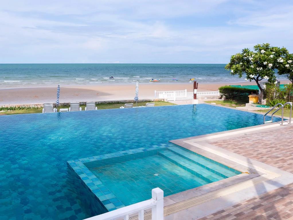 Baan Poolom Beachfront Condominium 0*