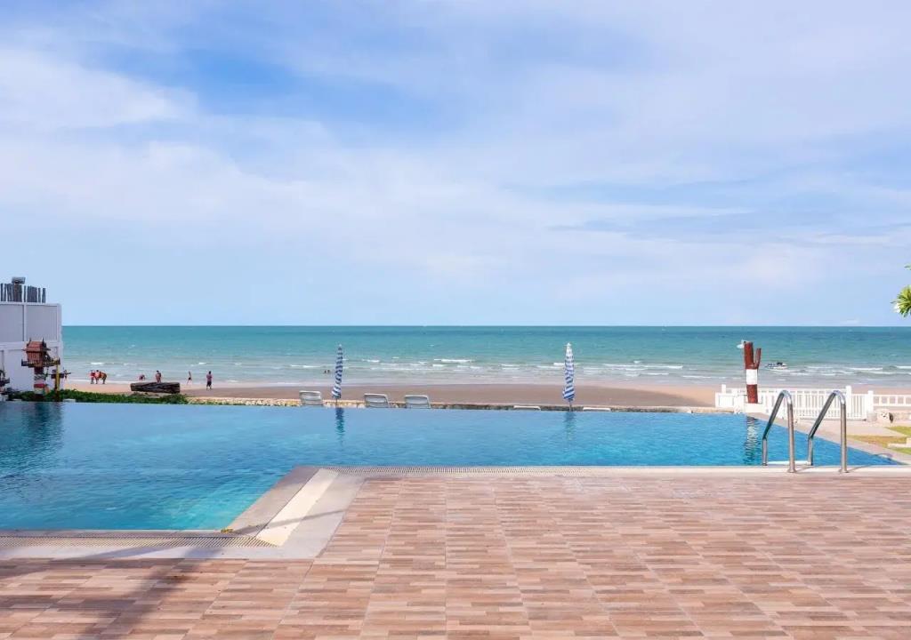 Baan Poolom Beachfront Condominium 0*