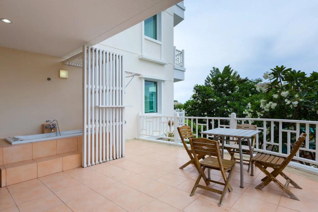 Baan Poolom Beachfront Condominium 0*