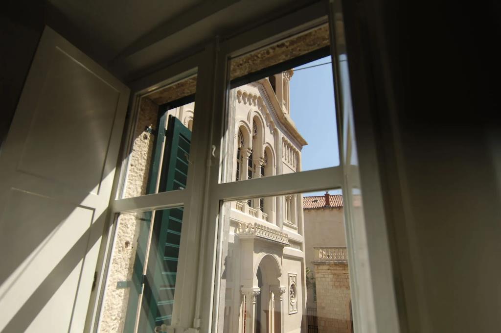 SUNce Palace Apartments with free offsite parking 0*