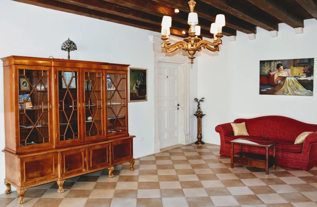 SUNce Palace Apartments with free offsite parking 0*