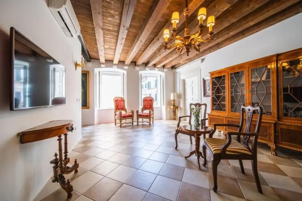 SUNce Palace Apartments with free offsite parking 0*
