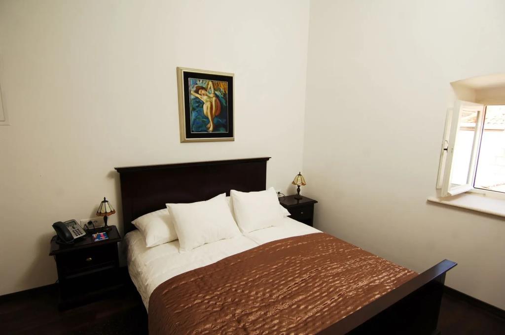 SUNce Palace Apartments with free offsite parking 0*