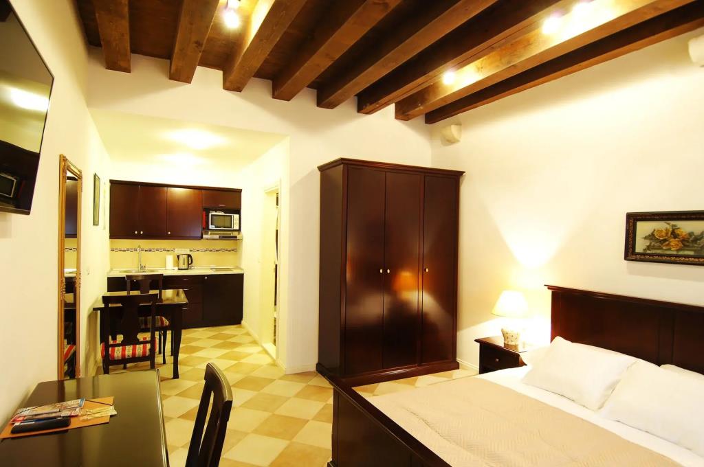 SUNce Palace Apartments with free offsite parking 0*