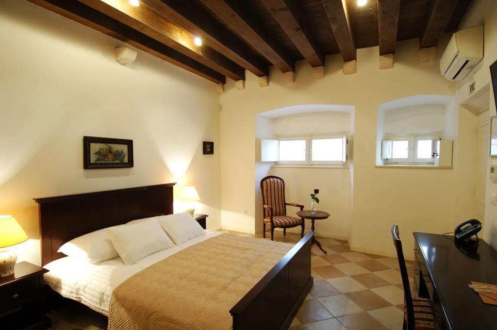 SUNce Palace Apartments with free offsite parking 0*