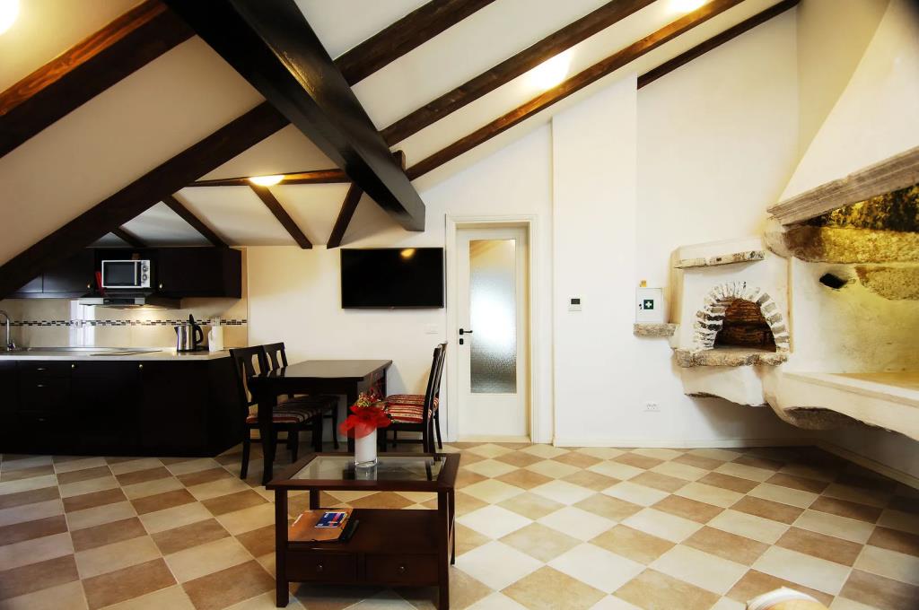 SUNce Palace Apartments with free offsite parking 0*