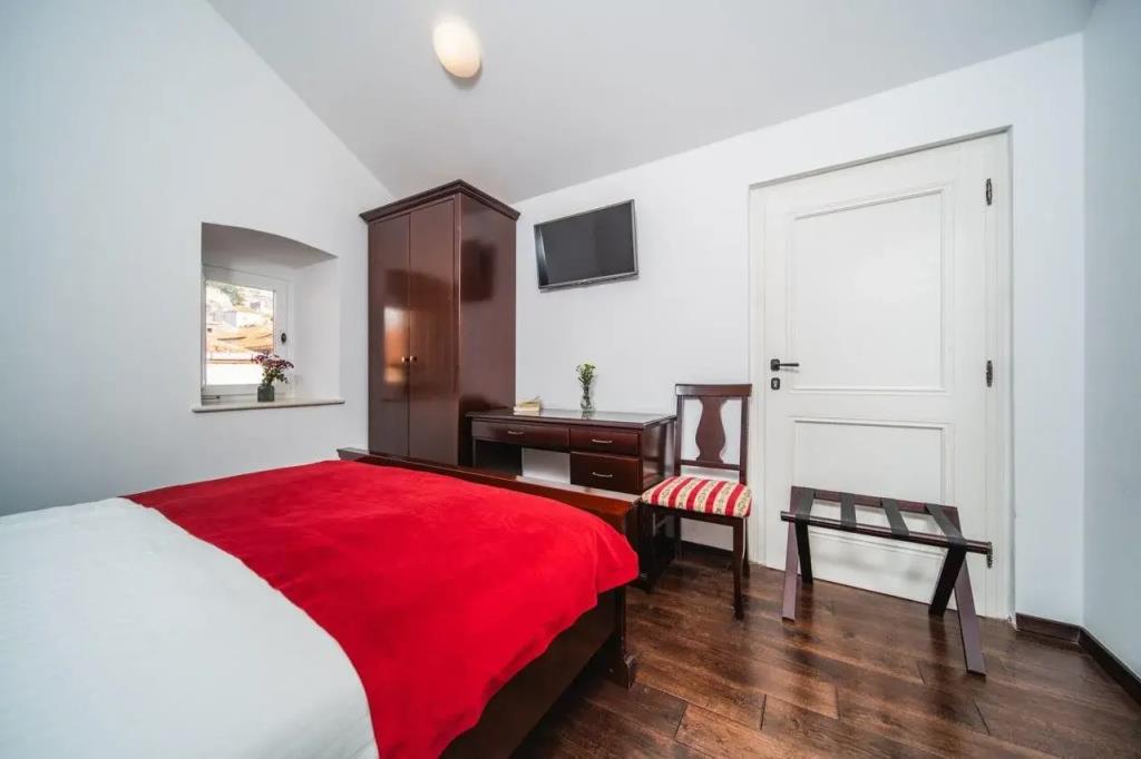 SUNce Palace Apartments with free offsite parking 0*