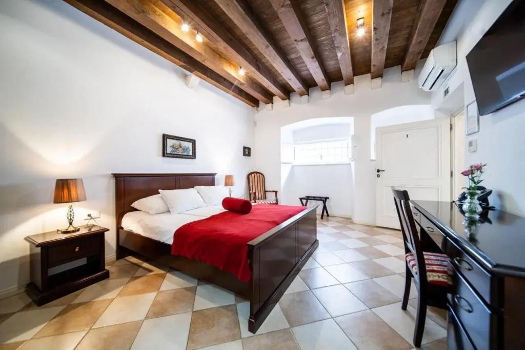 SUNce Palace Apartments with free offsite parking 0*