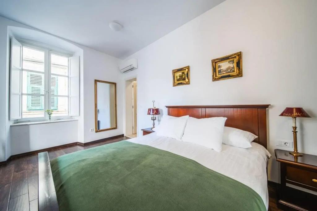 SUNce Palace Apartments with free offsite parking 0*