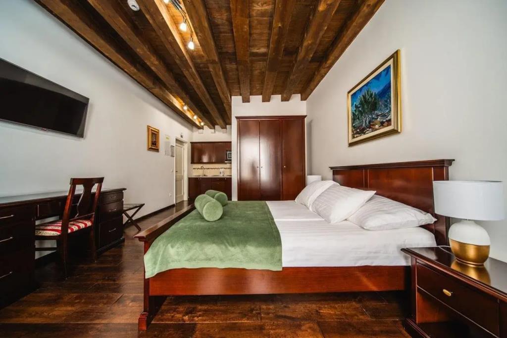 SUNce Palace Apartments with free offsite parking 0*
