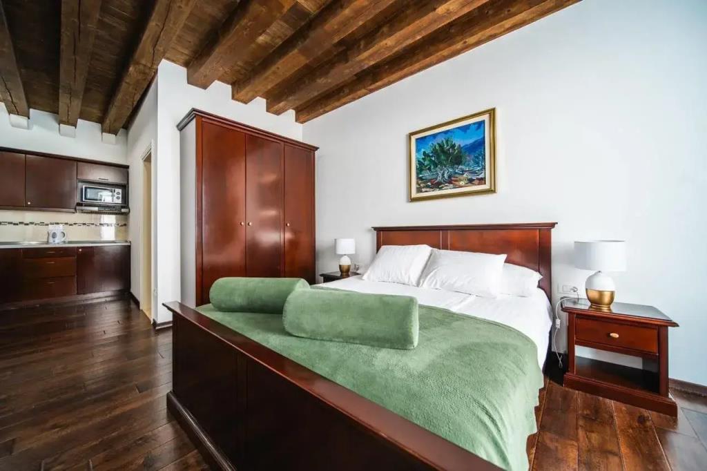 SUNce Palace Apartments with free offsite parking 0*