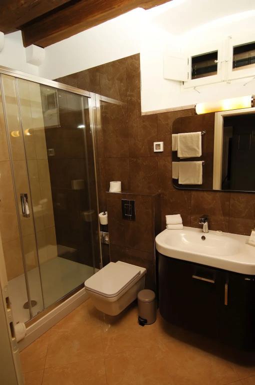 SUNce Palace Apartments with free offsite parking 0*