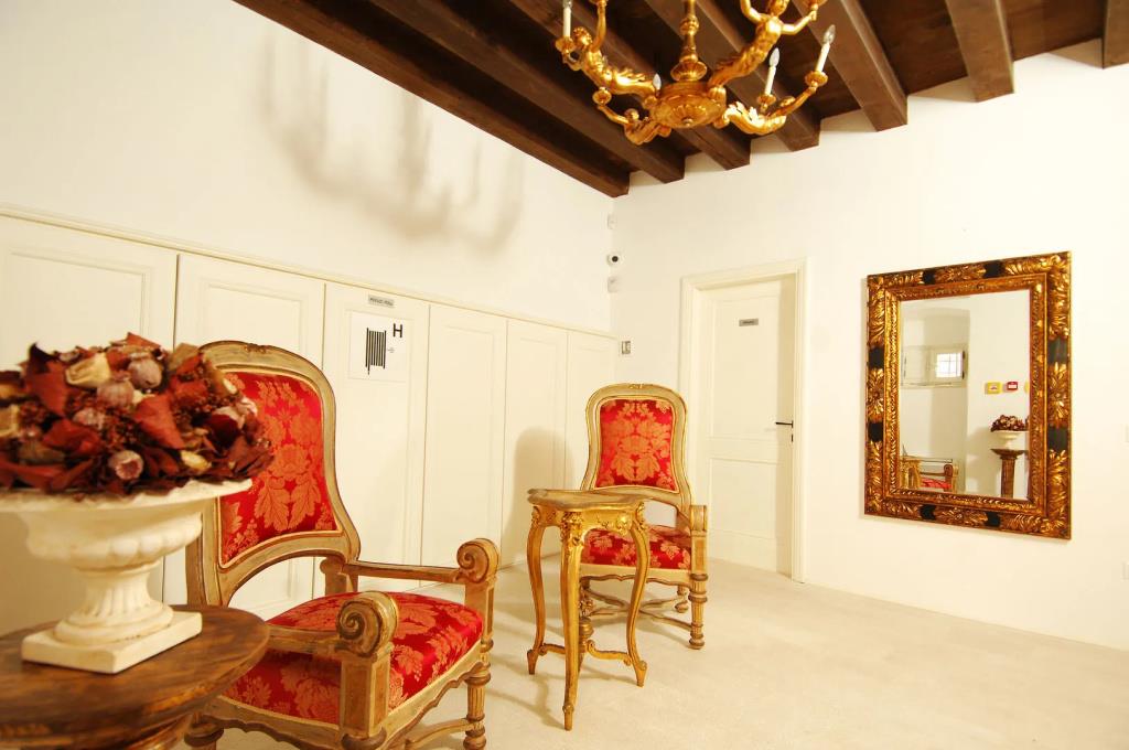 SUNce Palace Apartments with free offsite parking 0*