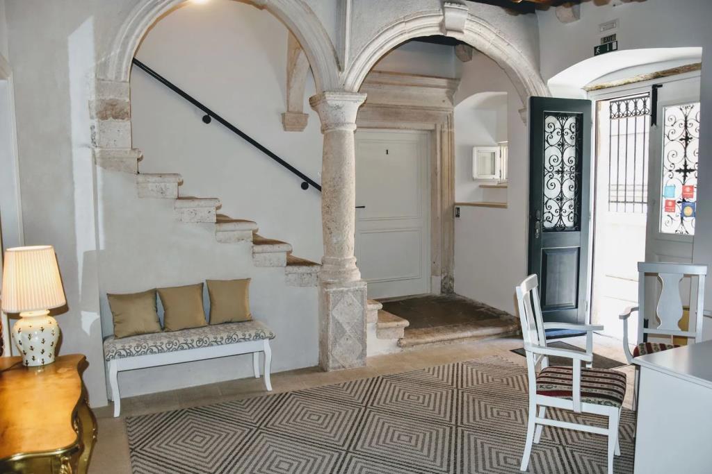 SUNce Palace Apartments with free offsite parking 0*