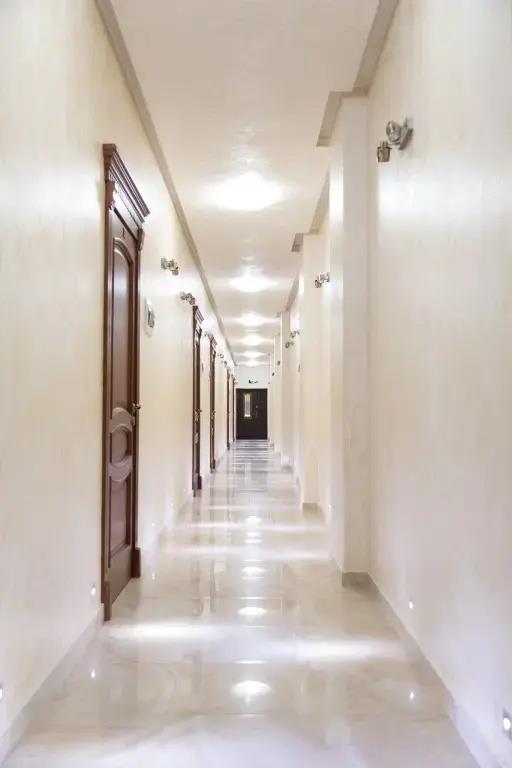 12 Apartments 0*