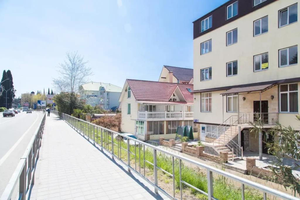 12 Apartments 0*
