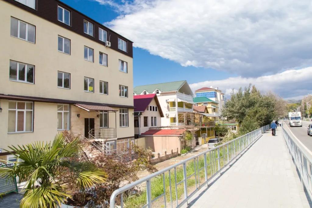 12 Apartments 0*