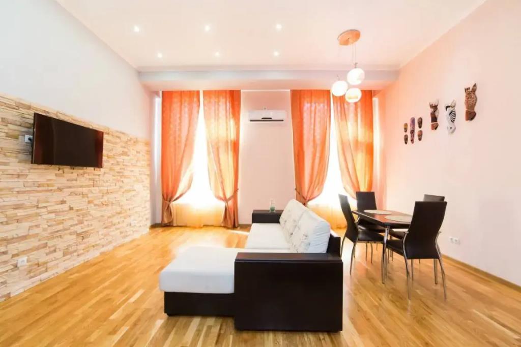 12 Apartments 0*
