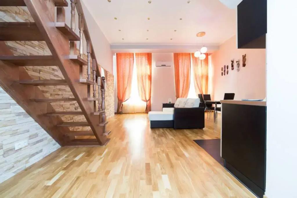 12 Apartments 0*
