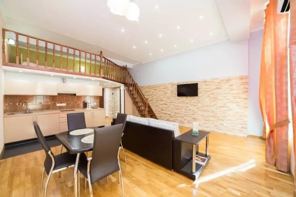 12 Apartments 0*