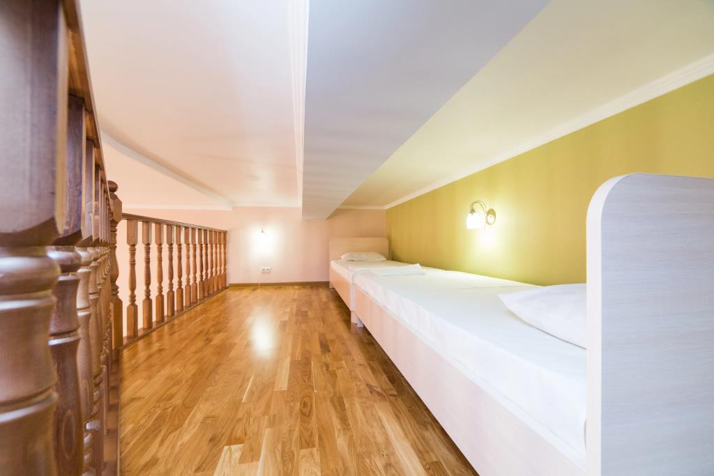 12 Apartments 0*