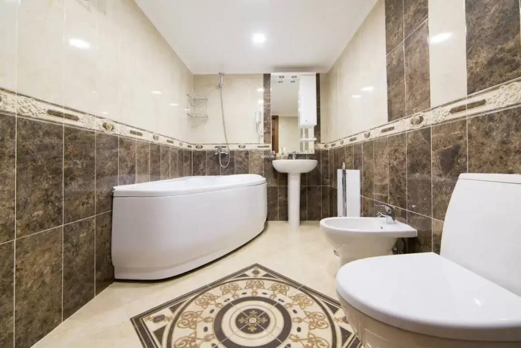 12 Apartments 0*