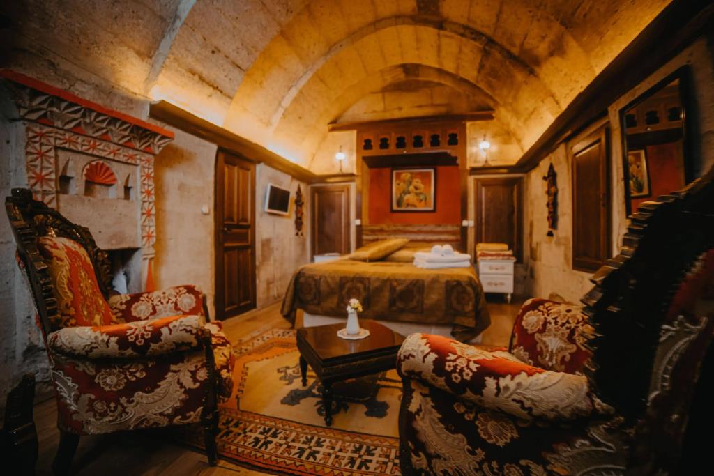 Helios Cave Hotel 0*