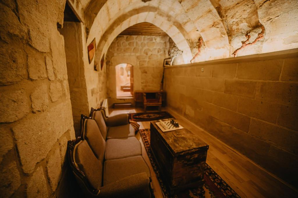 Helios Cave Hotel 0*