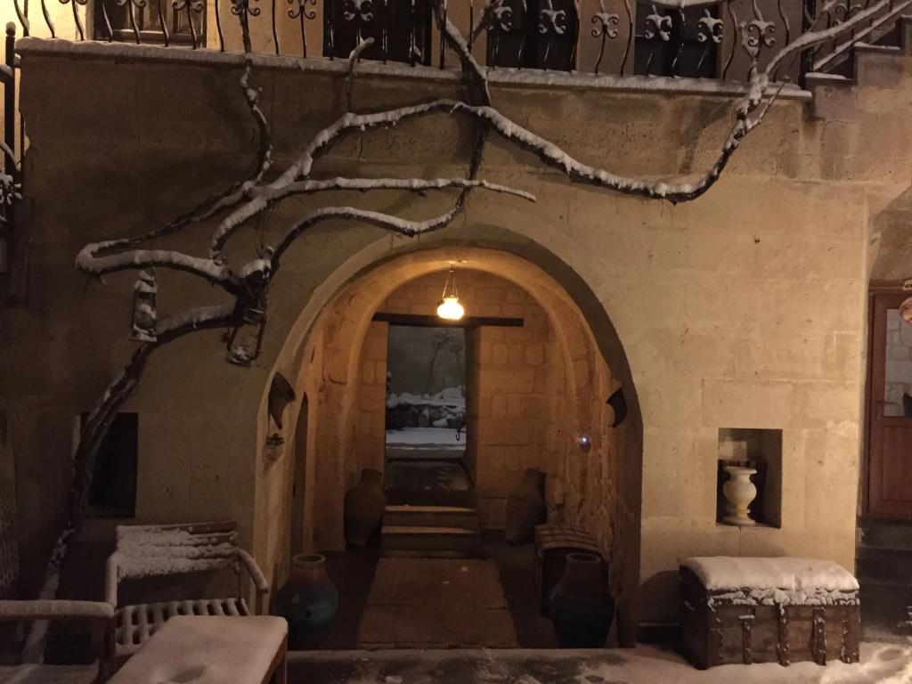 Helios Cave Hotel 0*