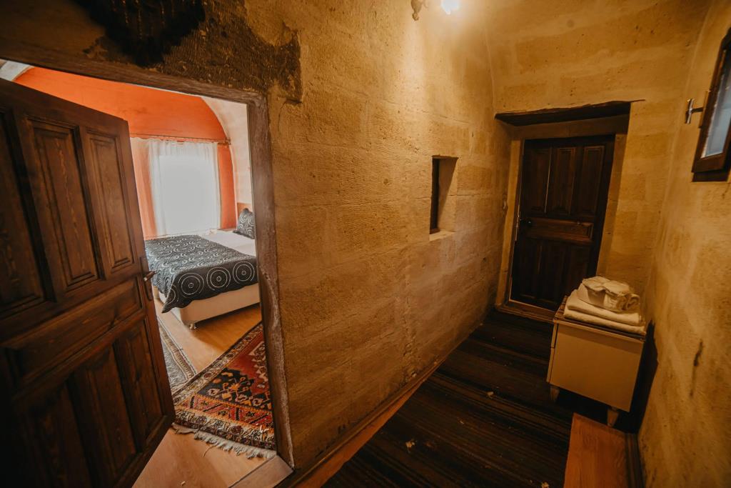 Helios Cave Hotel 0*